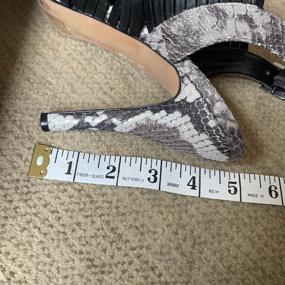 VINCE CAMUTO HEELS - Picture 3 of 10